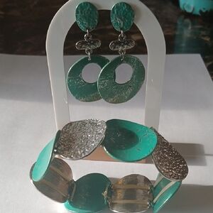 Chic Turquoise and Silver Earrings & Bracelet